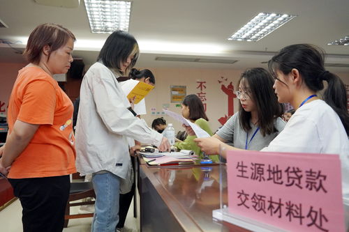 鹿寨县 稳步推进助学贷款 确保学生圆梦大学